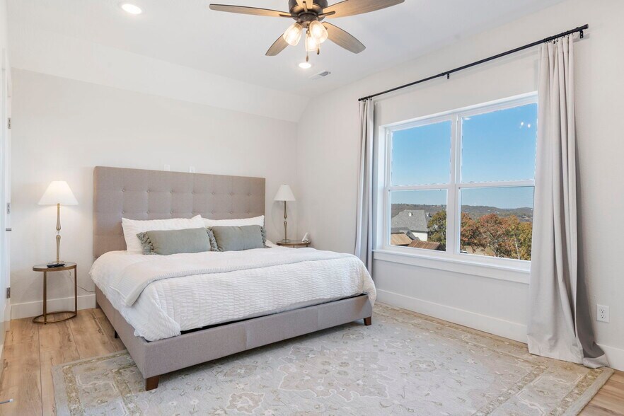 More Photos Of 129 Pioneer Peak, Kimberling City Specialty For Sale