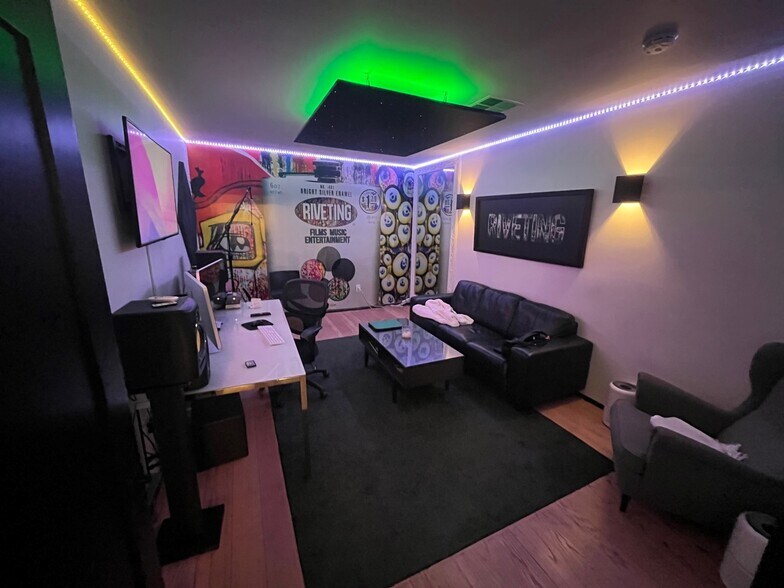 More Photos Of 7910-7928 W 3rd St, Los Angeles Storefront For Lease