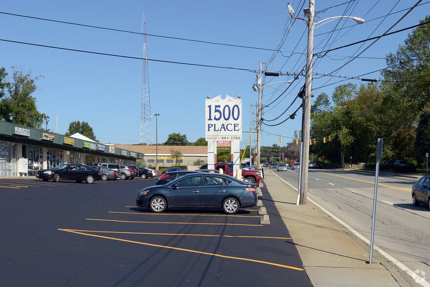 More Photos Of 1498-1500 Atwood Ave, Johnston Restaurant For Lease