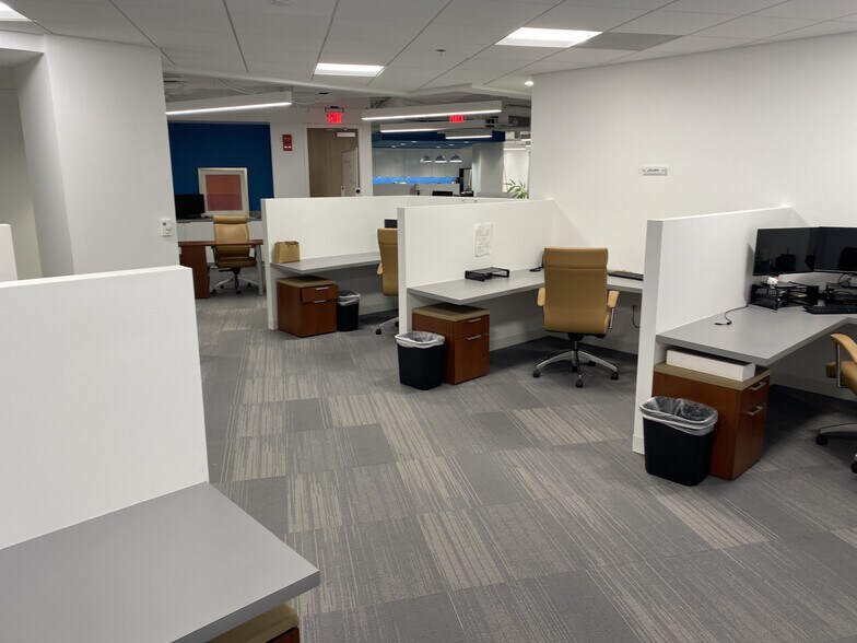 More Photos Of 225 Reinekers Ln, Alexandria Office For Lease