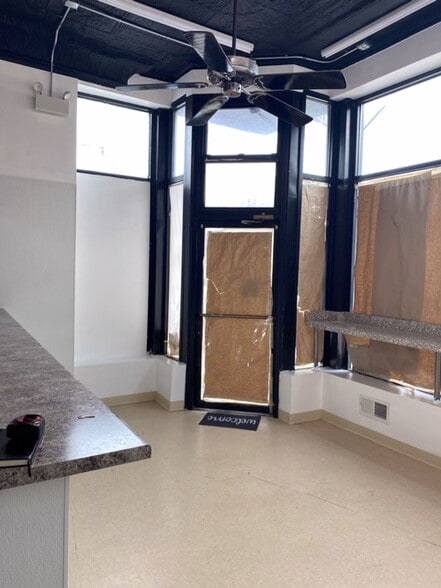 More Photos Of 1734 W 35th St, Chicago Restaurant For Lease