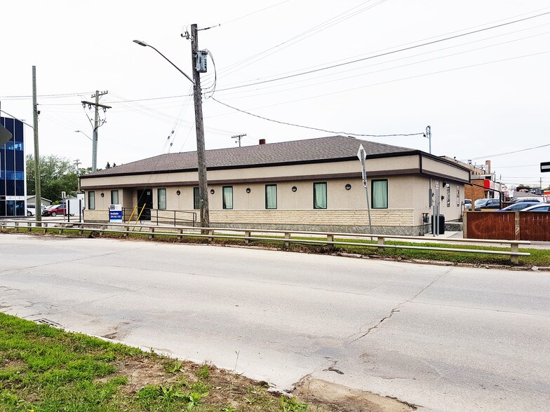 More Photos Of 309 Youville St, Winnipeg Medical For Sale