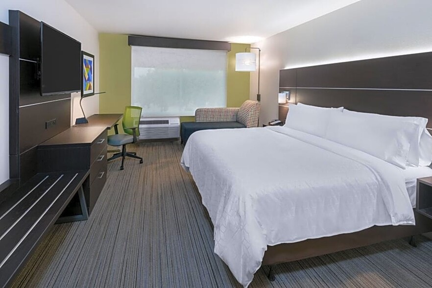 More Photos Of 5007 Highway 6, Missouri City Hotel For Sale