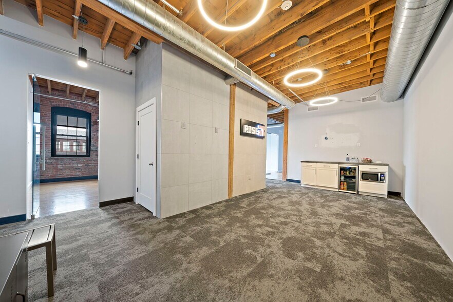 More Photos Of 12-16 Ericsson St, Boston Warehouse For Lease