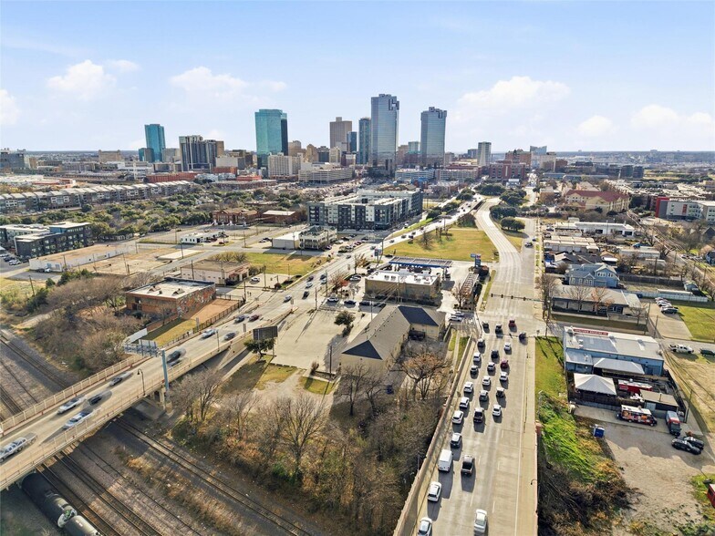 More Photos Of 1300 E Belknap St, Fort Worth Showroom For Sale