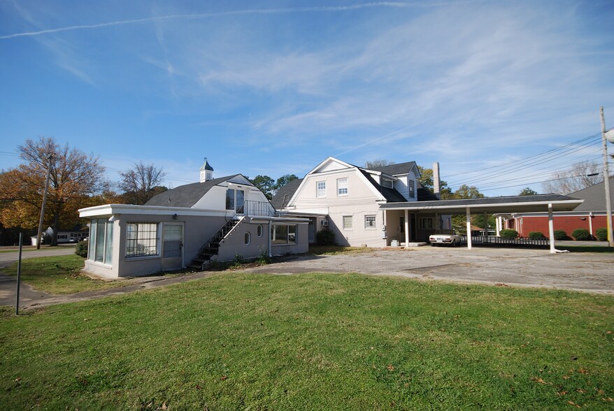 More Photos Of 1651 Hollywood Dr, Jackson Office For Sale