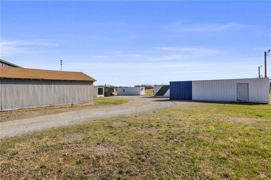 More Photos Of 305 S Joplin St, Pittsburg Warehouse For Sale