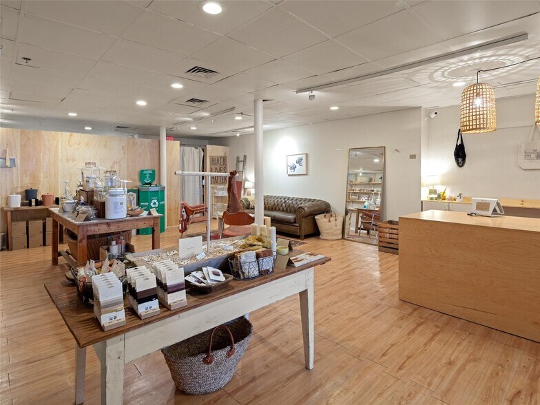 More Photos Of 51 College St, Asheville Storefront Retail Office For Lease