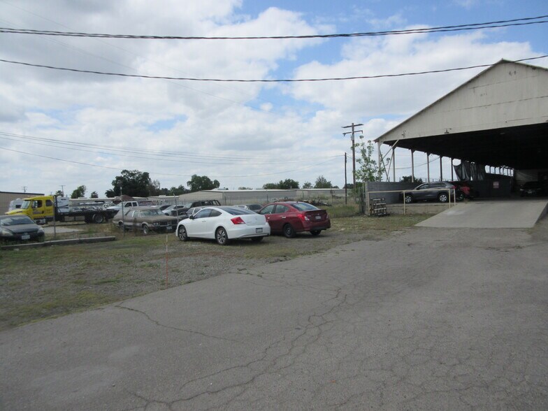 More Photos Of 13704 Armona Rd, Armona Warehouse For Lease