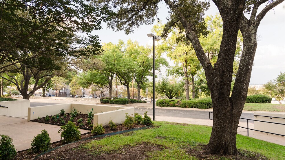 More Photos Of 2100 S Interstate 35 S, Austin Office For Lease