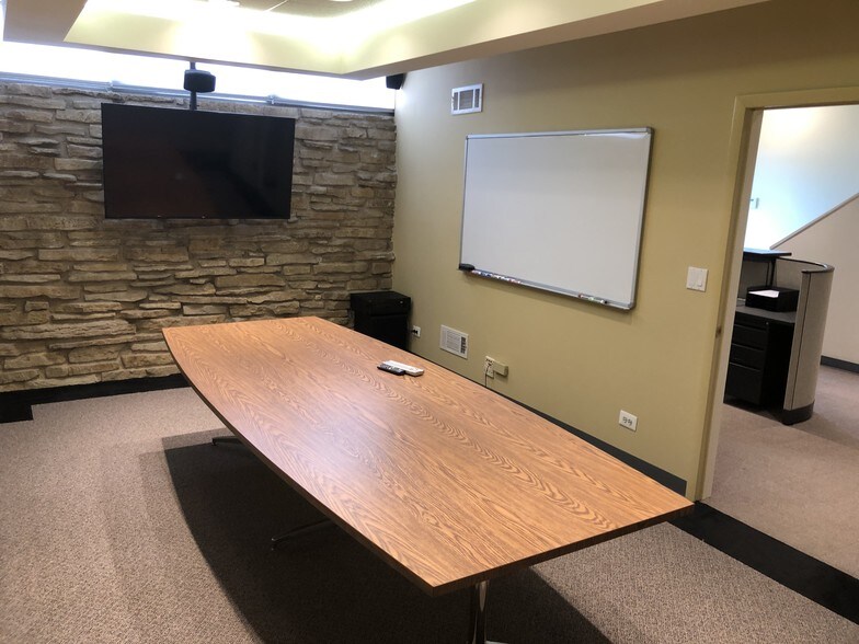 More Photos Of 512 Higgins Rd, Park Ridge Office For Lease