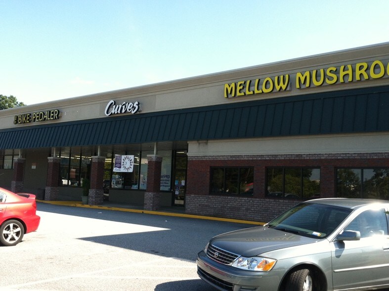 More Photos Of 6100 Veterans Pky, Columbus General Retail For Lease