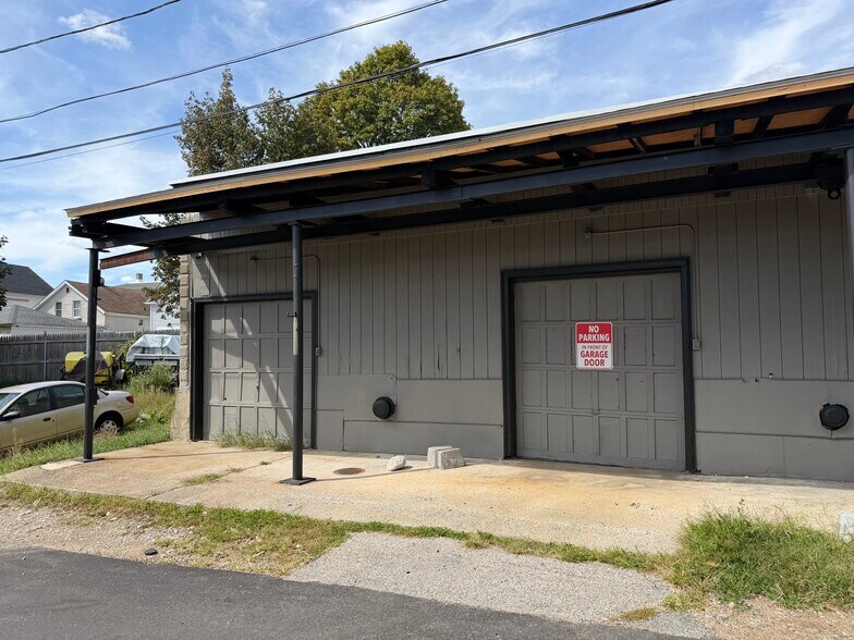 More Photos Of 314 Branch Ave, Providence Manufacturing For Lease
