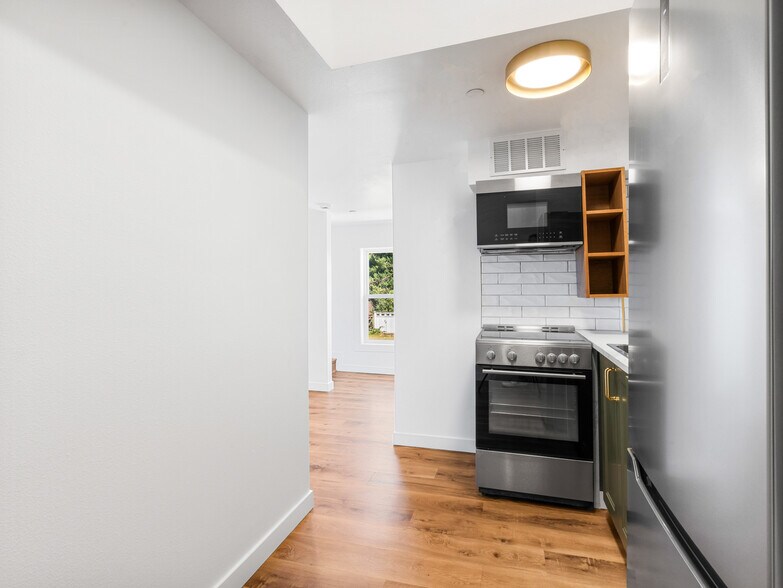 More Photos Of 525 SW 4th Ave, Canby Apartments For Sale