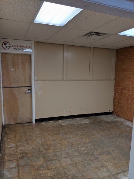 More Photos Of 2908 N Interstate 35, Austin Storefront Retail Office For Lease