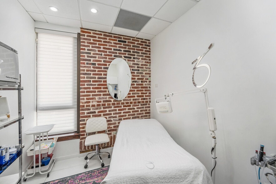 More Photos Of 240 1st Ave S, Saint Petersburg Loft Creative Space For Sale