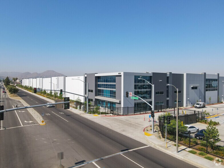 More Photos Of 1070 S Waterman Ave, San Bernardino Distribution For Lease