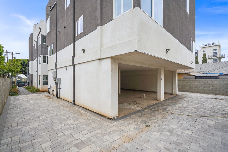 More Photos Of 2611 4th St, Los Angeles Apartments For Sale