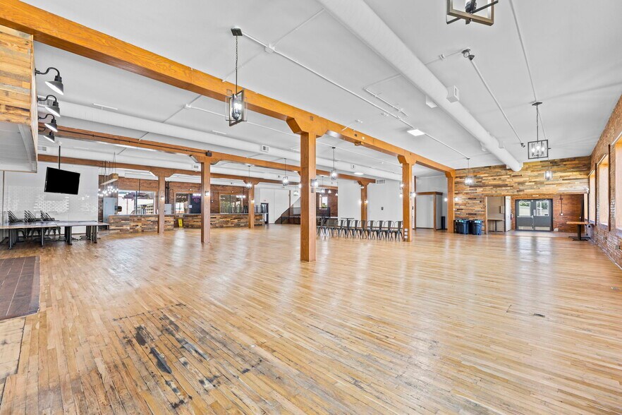 More Photos Of 415 W Madison Ave, Iola Restaurant For Sale