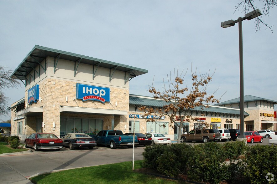 More Photos Of 1664 S University Dr, Fort Worth General Retail For Lease