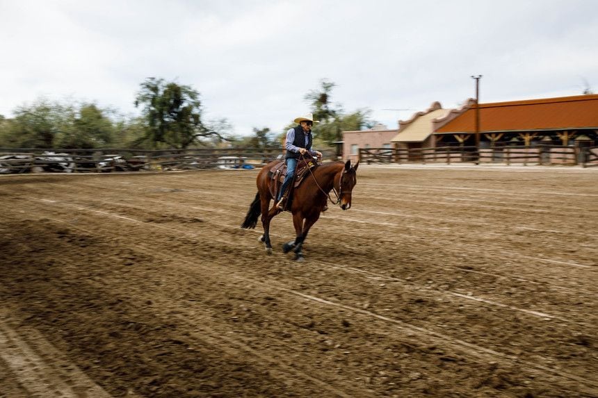 More Photos Of 13500 N Oracle Rd, Tucson Specialty For Sale