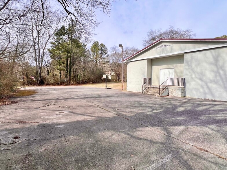 More Photos Of 703 N Main St, LaFayette Religious Facility For Sale