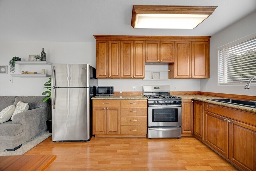More Photos Of 129 Lower Pacific Dr, Whitethorn General Retail For Sale