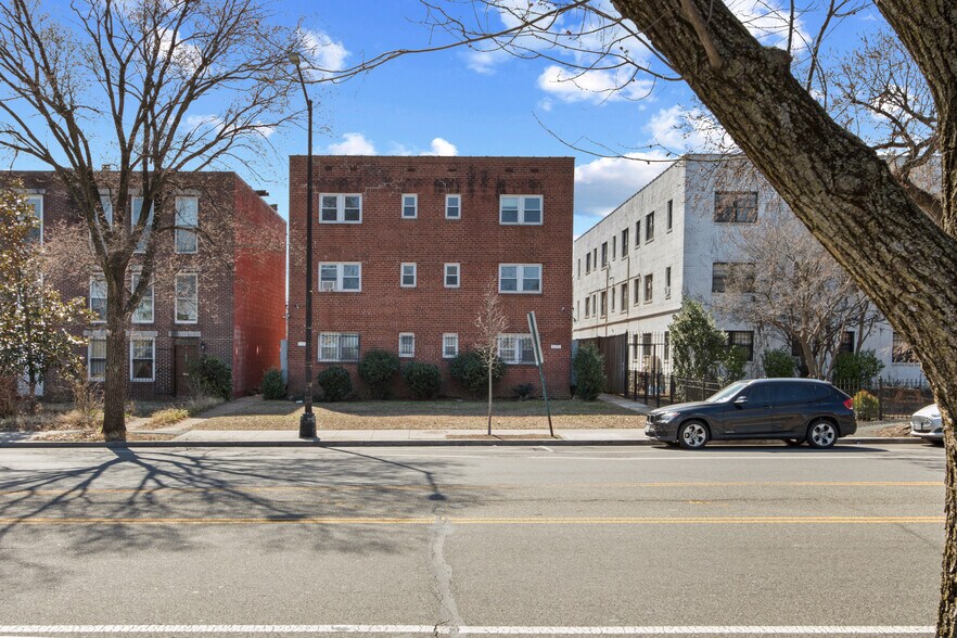 More Photos Of 1823-1825 E Capitol St SE, Washington Apartments For Sale