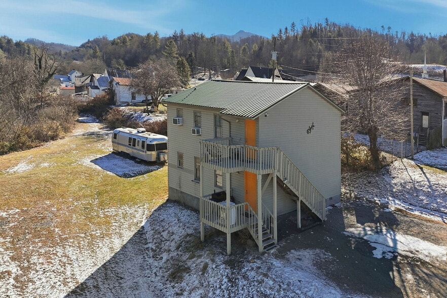 More Photos Of 8703 Highway 19 E, Roan Mountain Apartments For Sale