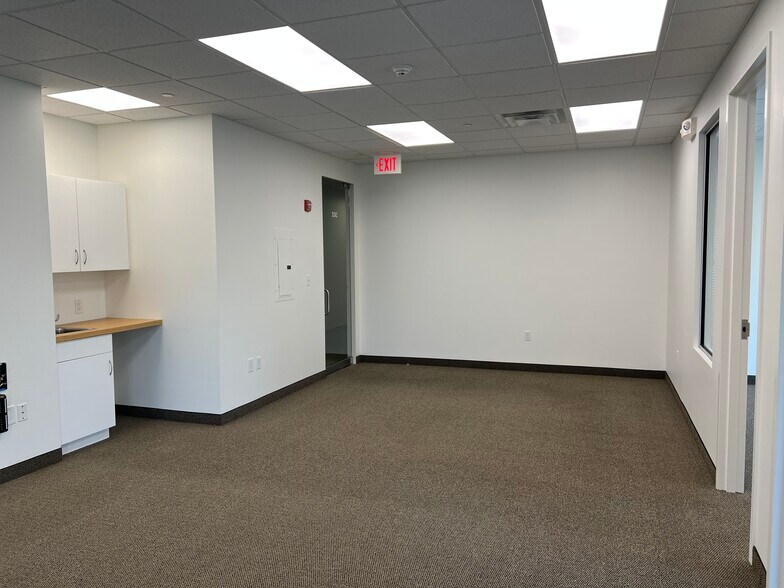 More Photos Of 330 Bear Hill Rd, Waltham Office For Lease
