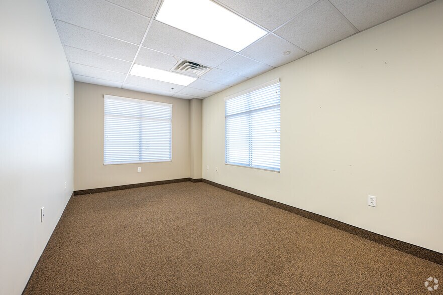 More Photos Of 14055 Seaway Rd, Gulfport Medical For Lease