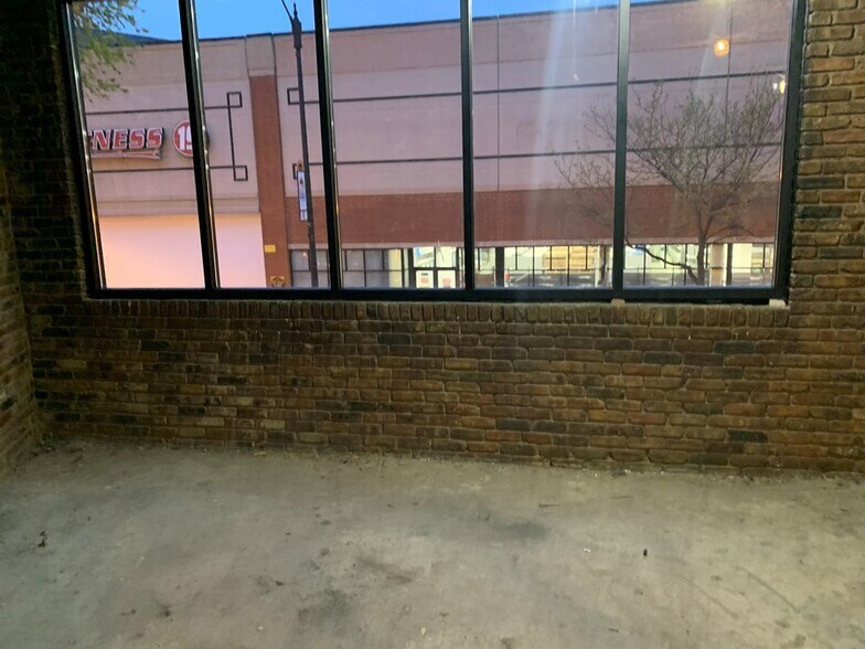 More Photos Of 2829-2833 N Broadway St, Chicago Storefront Retail Office For Lease