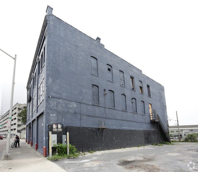 More Photos Of 618 W Forsyth St, Jacksonville Bar For Lease
