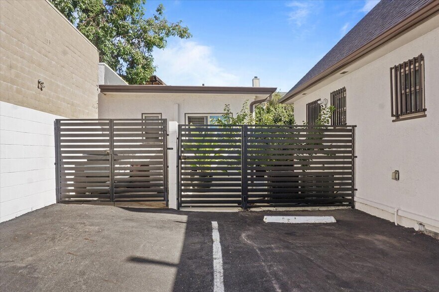 More Photos Of 1191 E Walnut St, Pasadena Office Residential For Sale