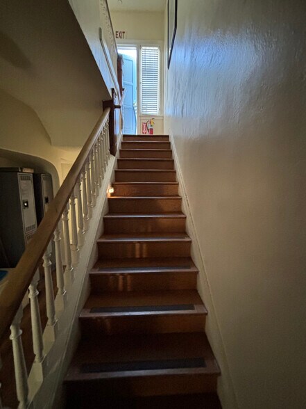 More Photos Of 2025 N Broadway, Santa Ana Office Residential For Lease