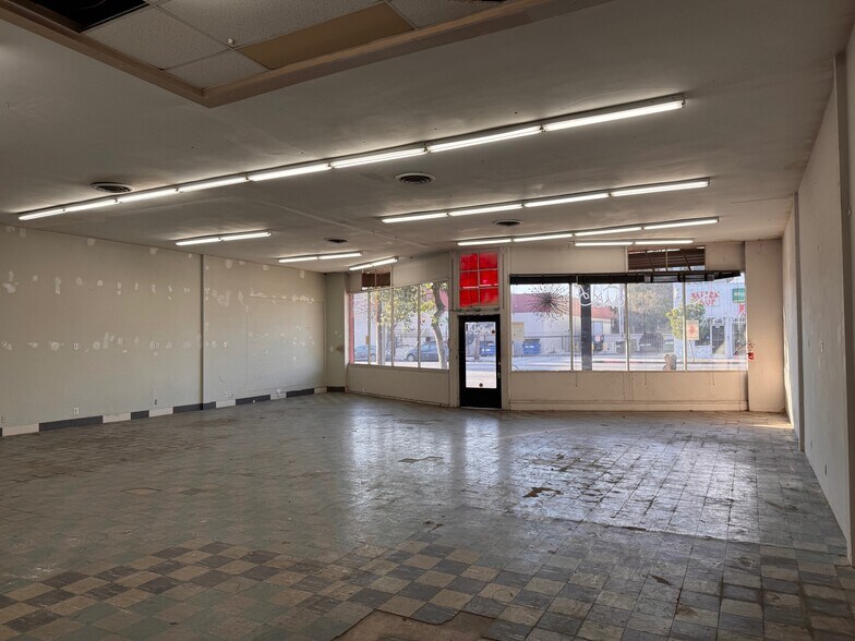 More Photos Of 2634 N Figueroa St, Los Angeles Storefront Retail Office For Lease