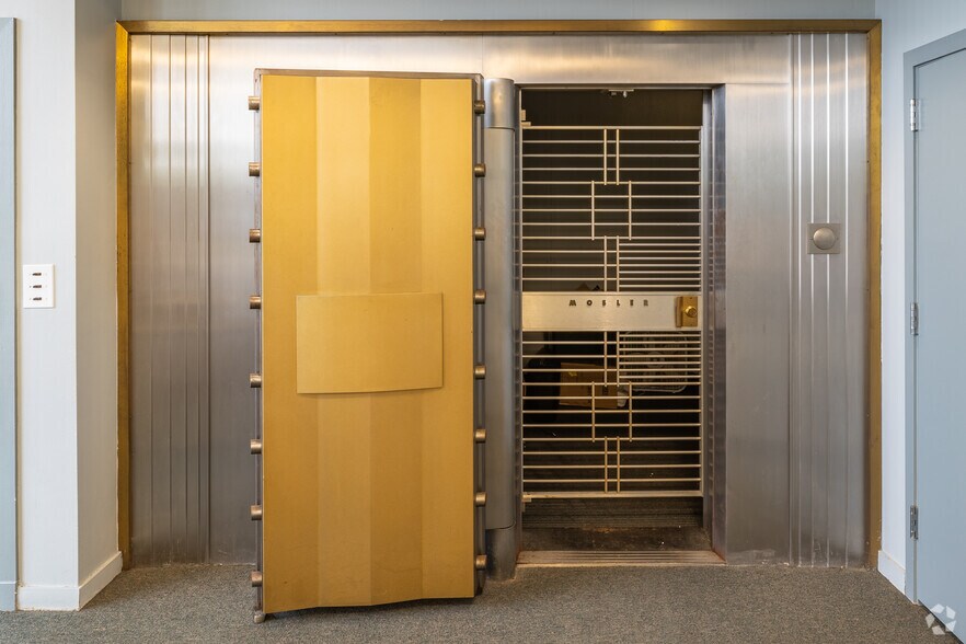 More Photos Of 15565 Northland Dr, Southfield Unknown For Sale