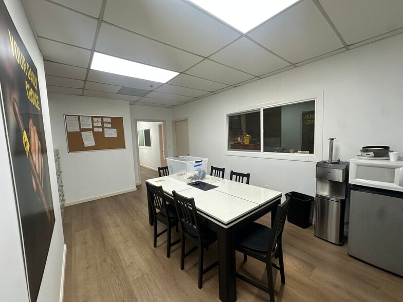 More Photos Of 3018 N North Coolidge Ave, Los Angeles Office For Lease