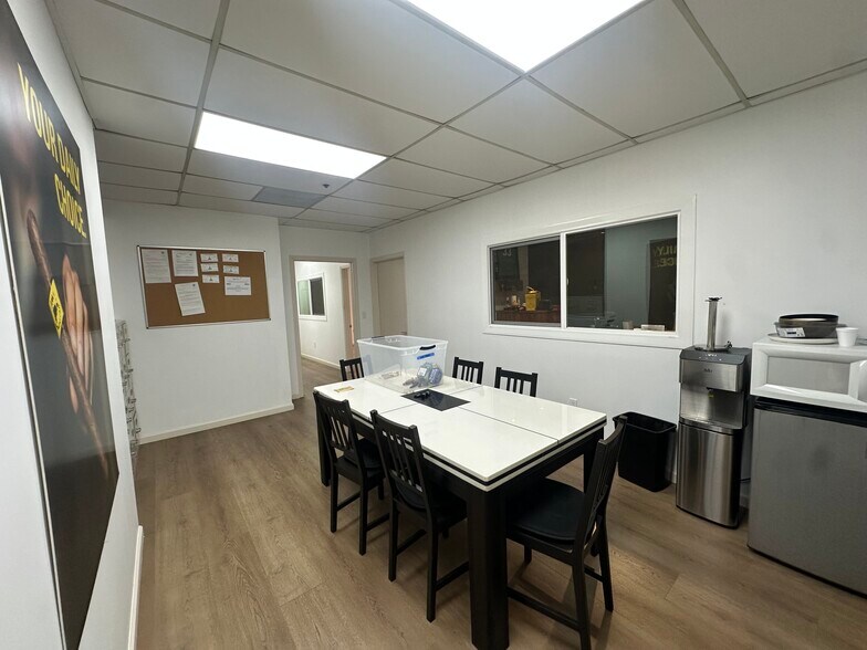 More Photos Of 3018 N North Coolidge Ave, Los Angeles Specialty For Lease