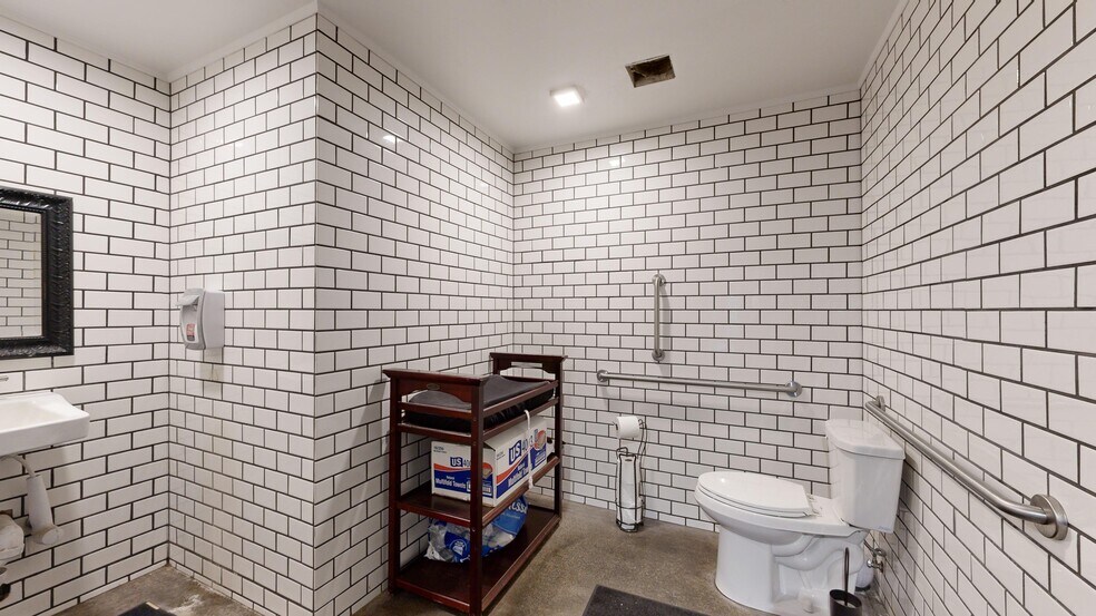 More Photos Of 1005 E Main St, Pullman Restaurant For Sale