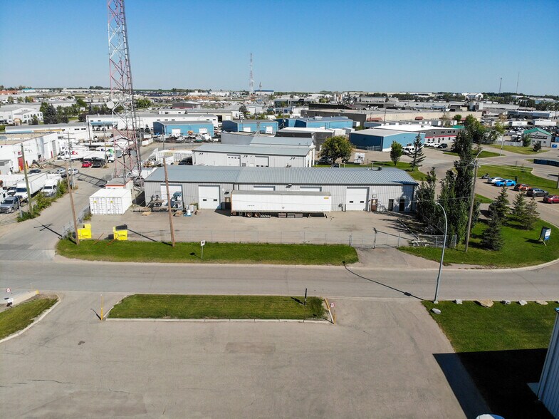 More Photos Of 48 East Lake Grn NE, Airdrie Manufacturing For Sale