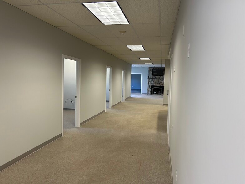 More Photos Of 86 Payne Rd, Danbury Warehouse For Lease