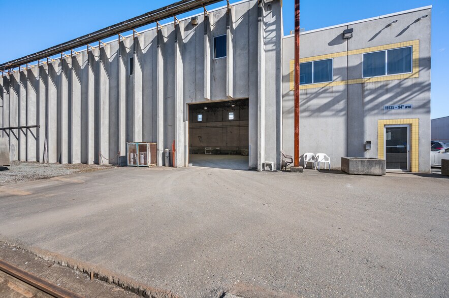 More Photos Of 19135 94th Ave, Surrey Manufacturing For Lease