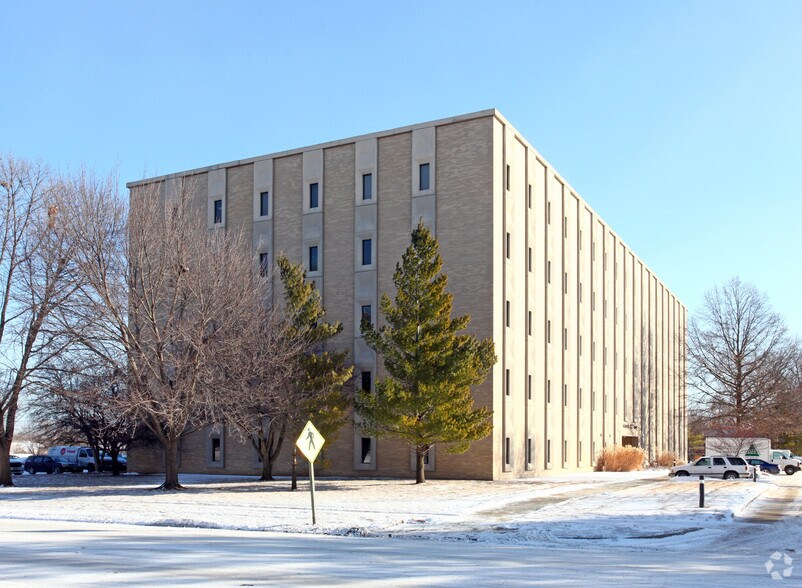 More Photos Of 1025 Ashworth Rd, West Des Moines Office For Sale