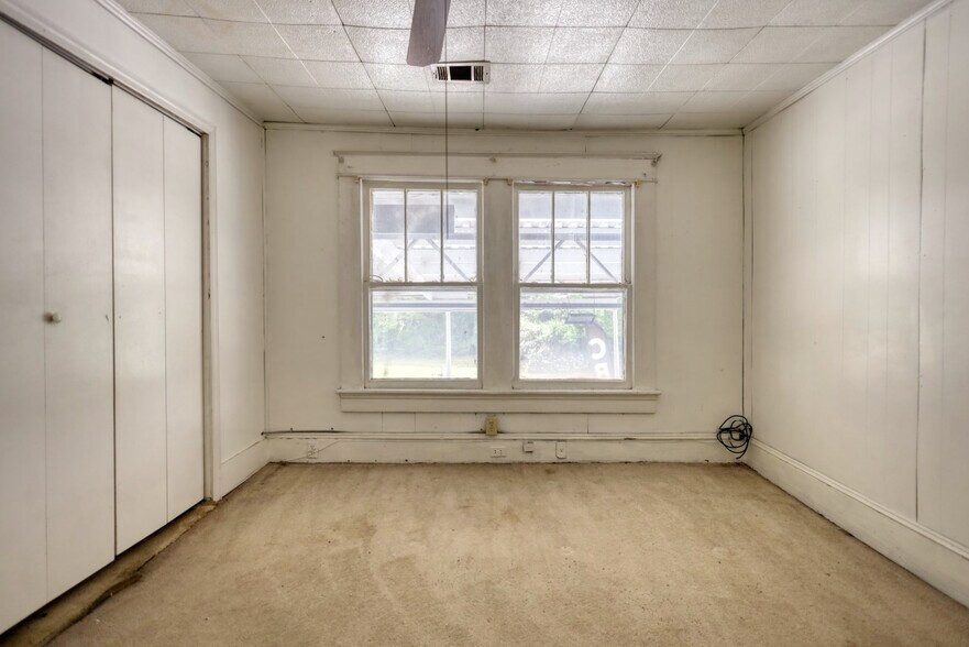 More Photos Of 510 S Camellia Blvd, Fort Valley Convenience Store For Sale