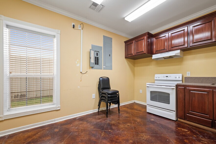 More Photos Of 106 Abigayles Row, Scott Warehouse For Sale