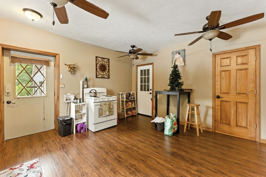 More Photos Of 502 W State St, Hastings Freestanding For Sale