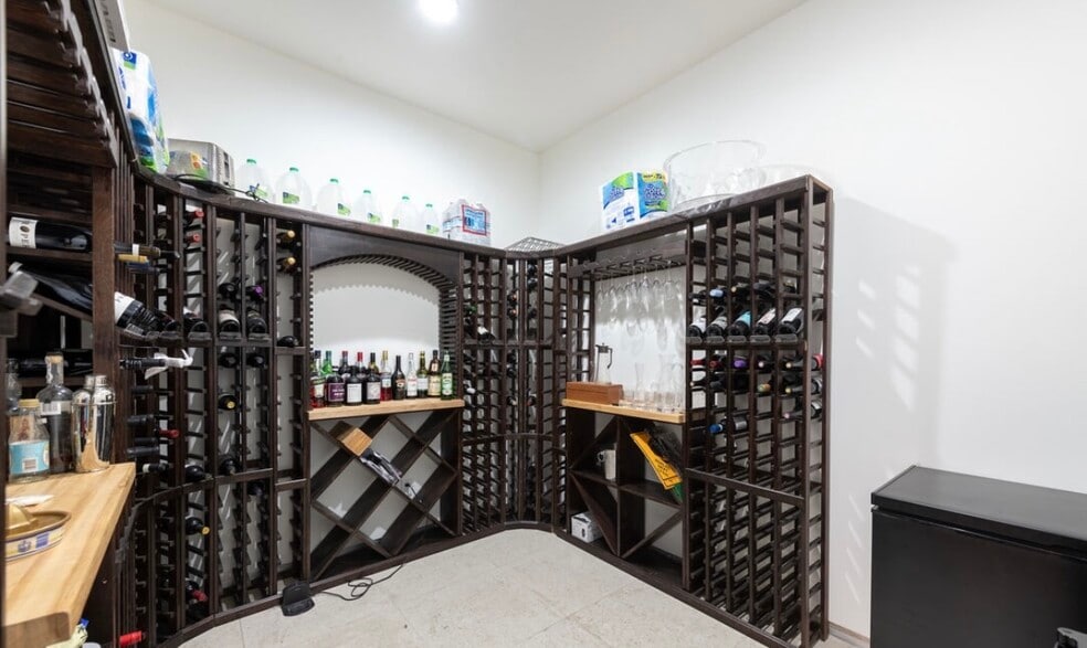 More Photos Of 12148 Travis St, Los Angeles Healthcare For Lease