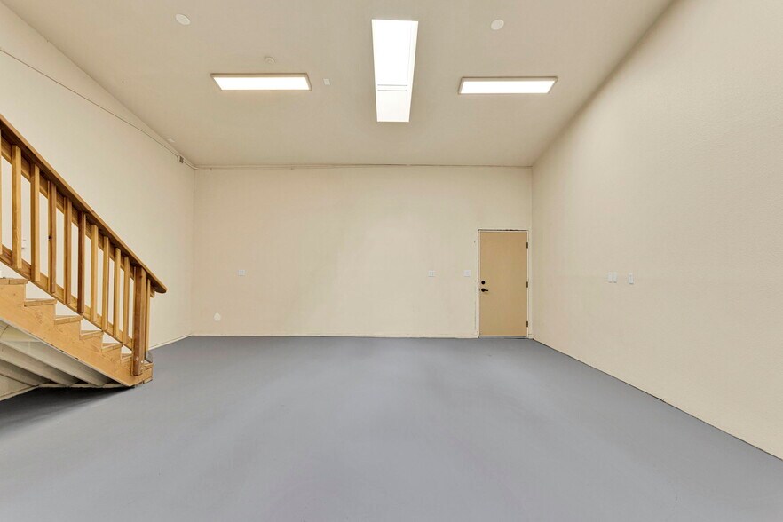 More Photos Of 614 W Fairway Blvd, Big Bear City Warehouse For Sale