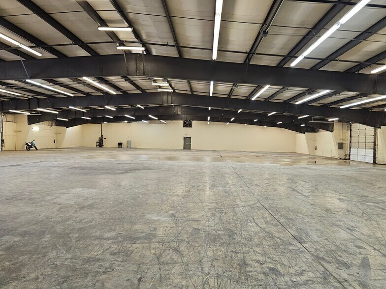 More Photos Of 1551 S Wilcox Dr, Kingsport Distribution For Lease